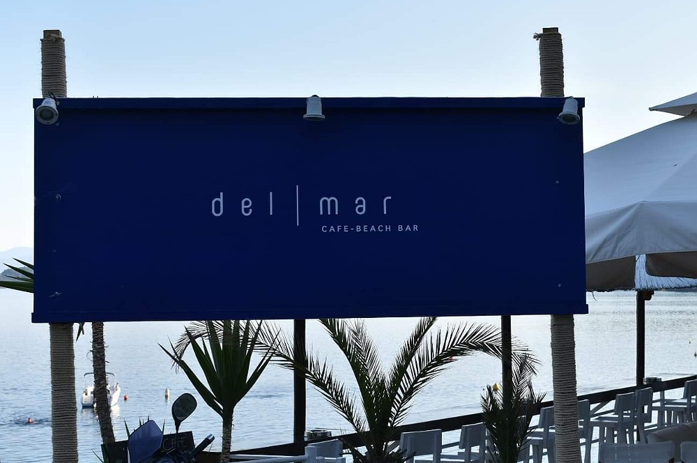 Café Del Mar beach bar